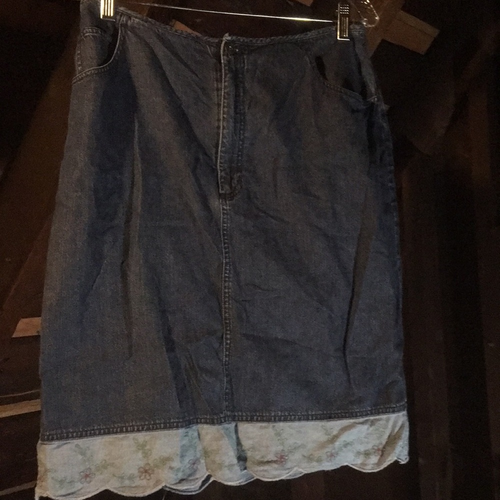 Fun summer denim skirt with embroidered ruffle